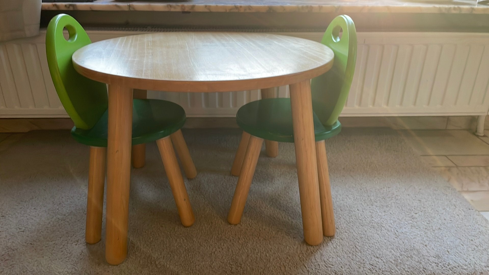 Table et 2 chaises pour enfant 2-4 ans, Enfants & Bébés, Enlèvement, Utilisé