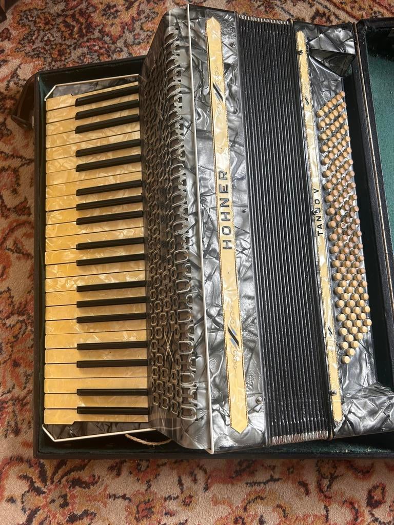 Accordeon Hohner tango V, Muziek en Instrumenten, Ophalen, Zo goed als nieuw, Hohner