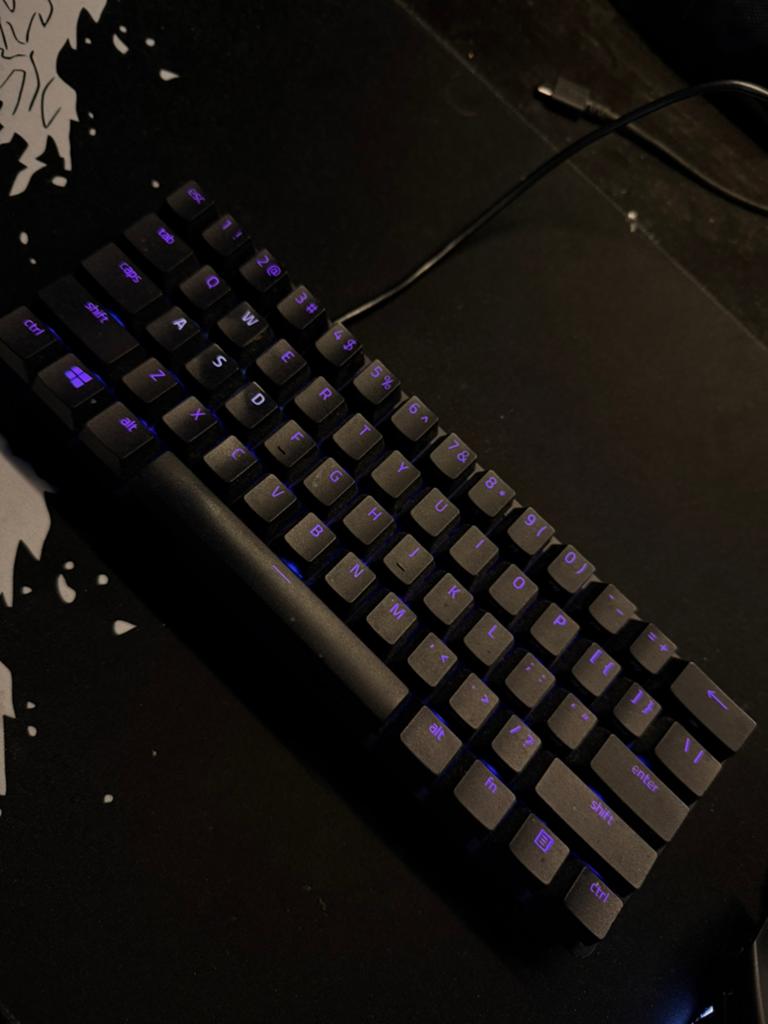 clavier razer en tres bonne état, Computers en Software, Toetsenborden, Ophalen of Verzenden, Zo goed als nieuw