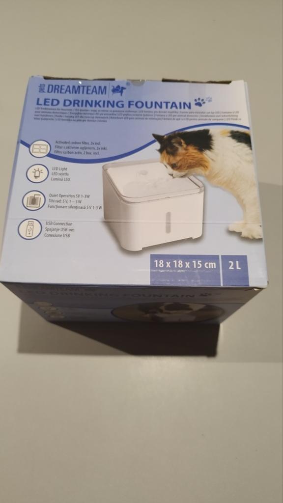 Fontaine à eau LED 2L pour Chat & Chien – Très bon état, Animaux & Accessoires, Enlèvement, Automatiquement, Utilisé