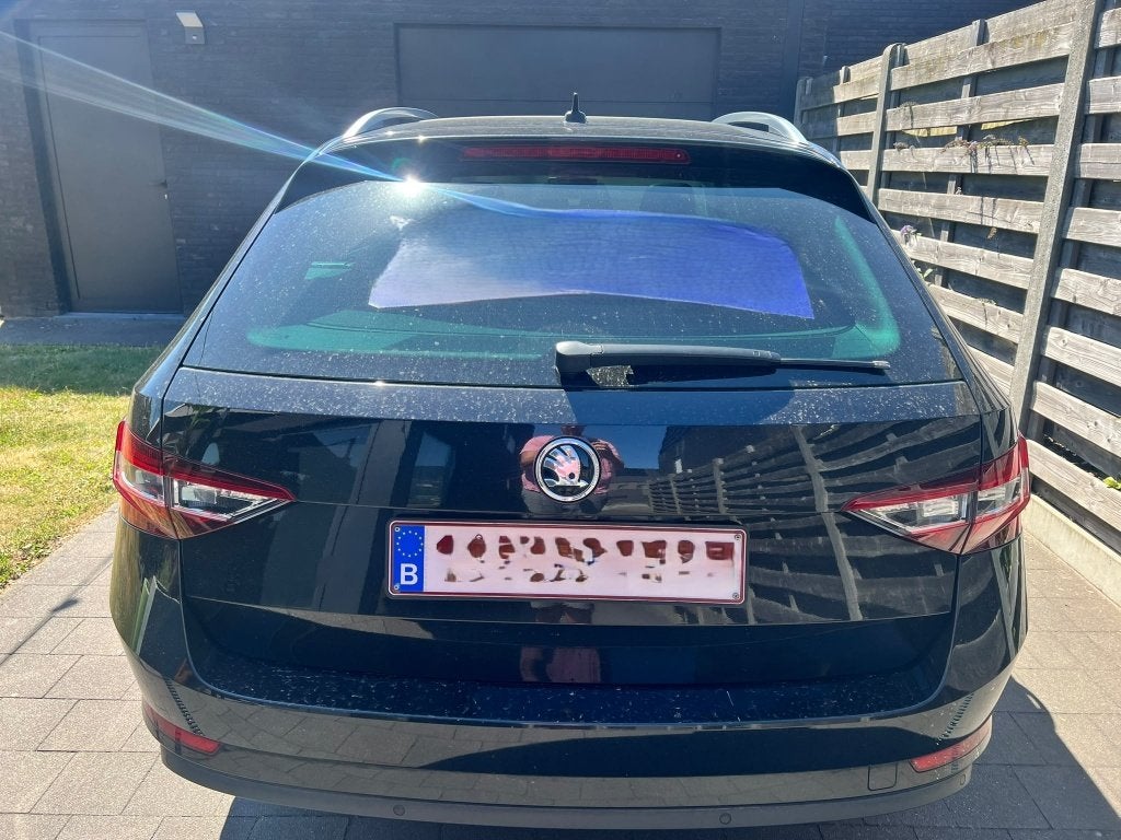 Skoda Superb Combi 1.6 TDI (bijna) full option, Auto's, Skoda, Voorwielaandrijving, Lichtsensor, 1600 cc, Zwart