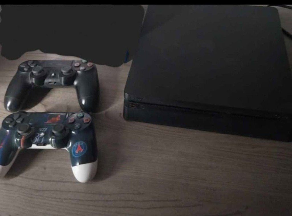 Playstation 4 met 2 controllers en fc 24, Games en Spelcomputers, Ophalen, Zo goed als nieuw, Overige typen, PlayStation 4