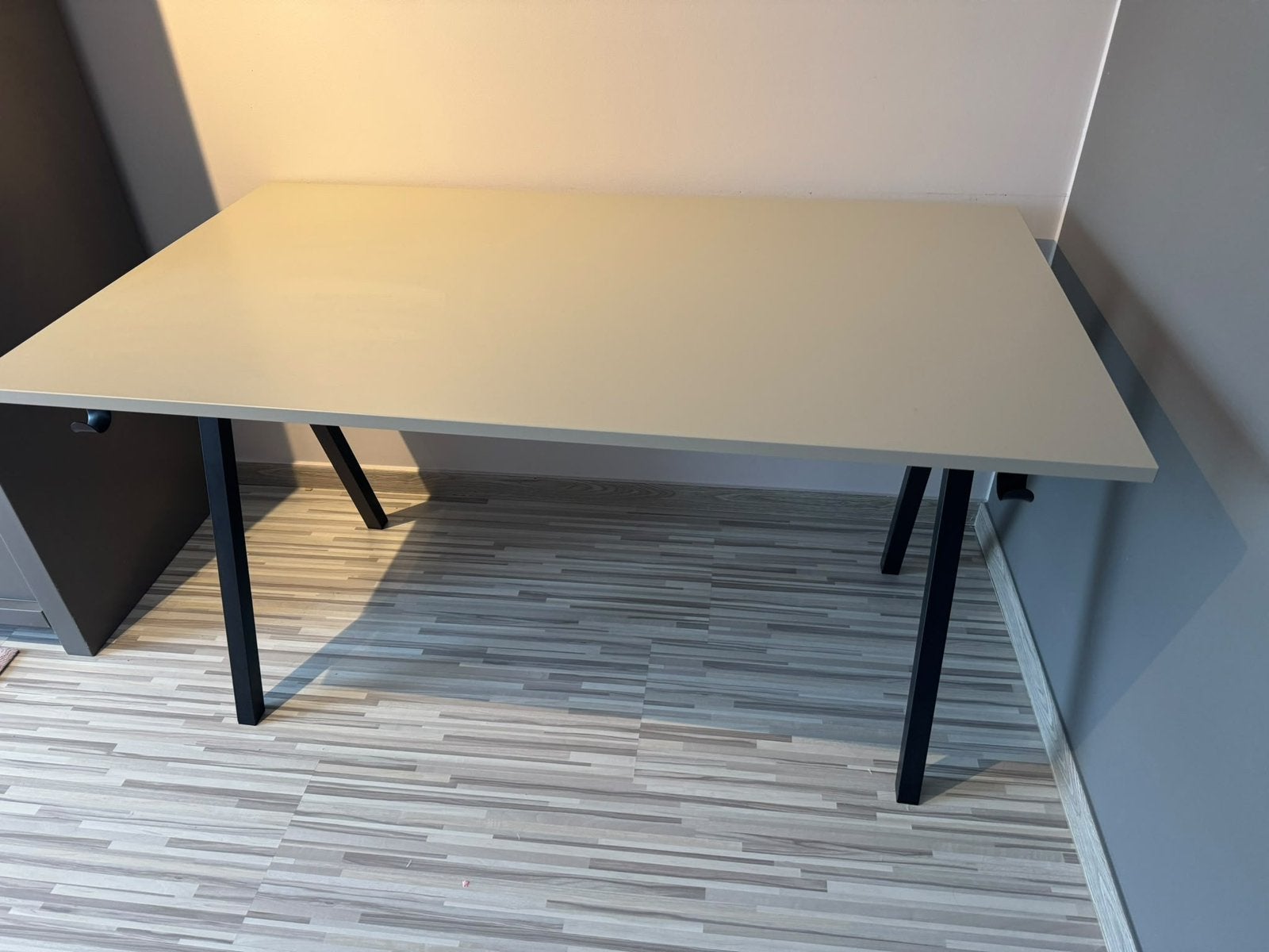 Bureau 140/80cm + caisson à tiroirs, Enlèvement, Comme neuf