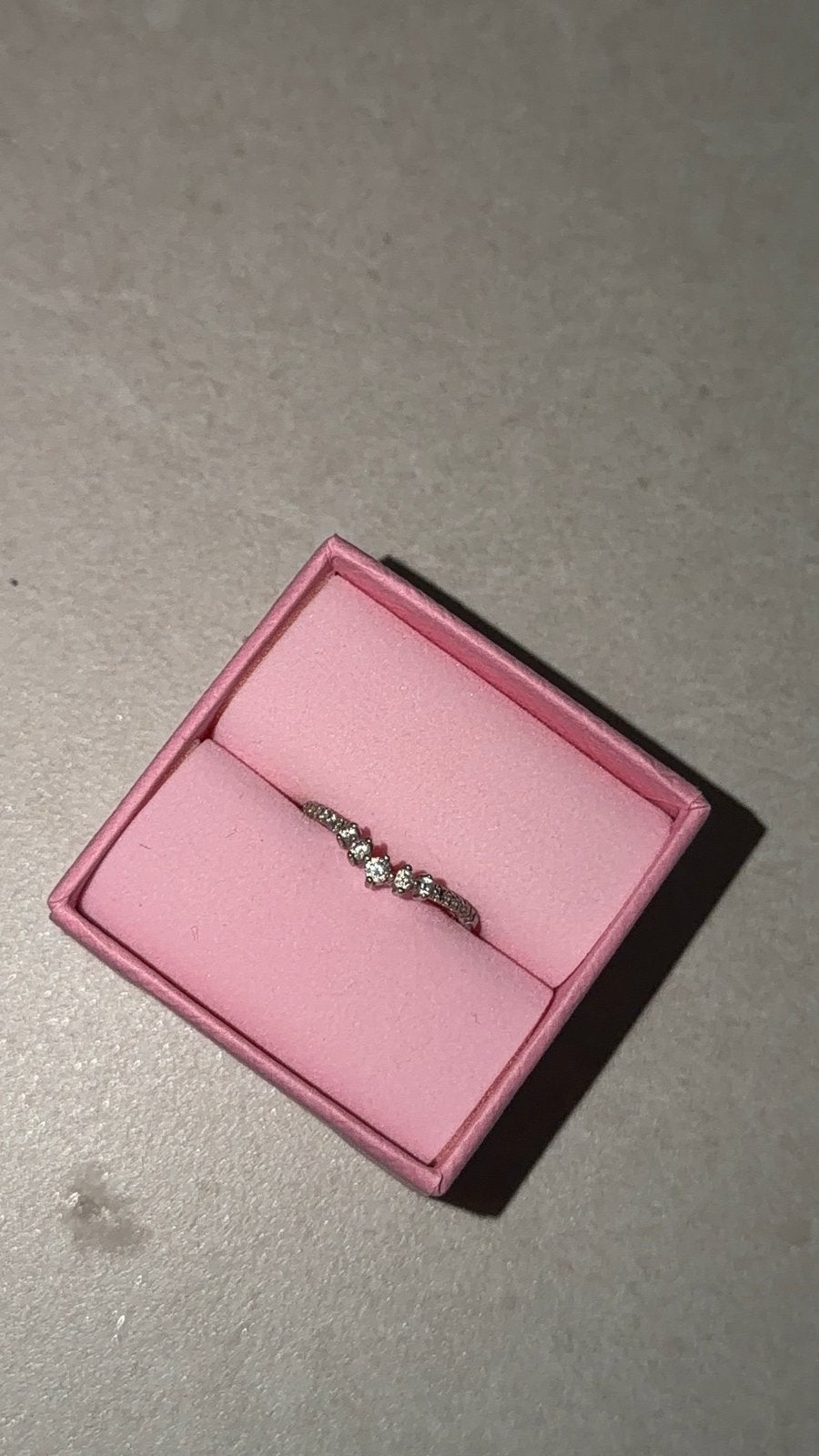 Zilveren ring met diamantjes M, Handtassen en Accessoires, Verzenden, Nieuw, Zilver, Dame