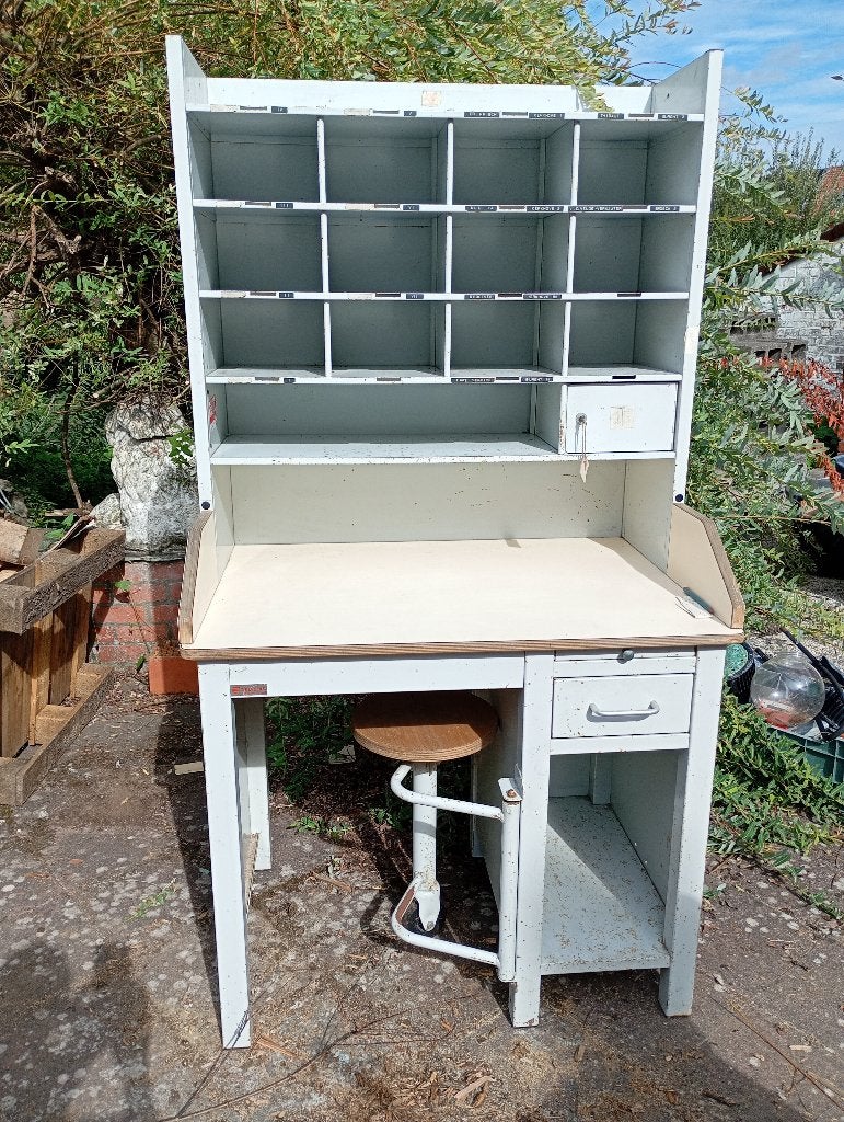 Industrieel design vintage post sorteer kast met kruk, Maison & Meubles, Enlèvement, Utilisé, Industriëel