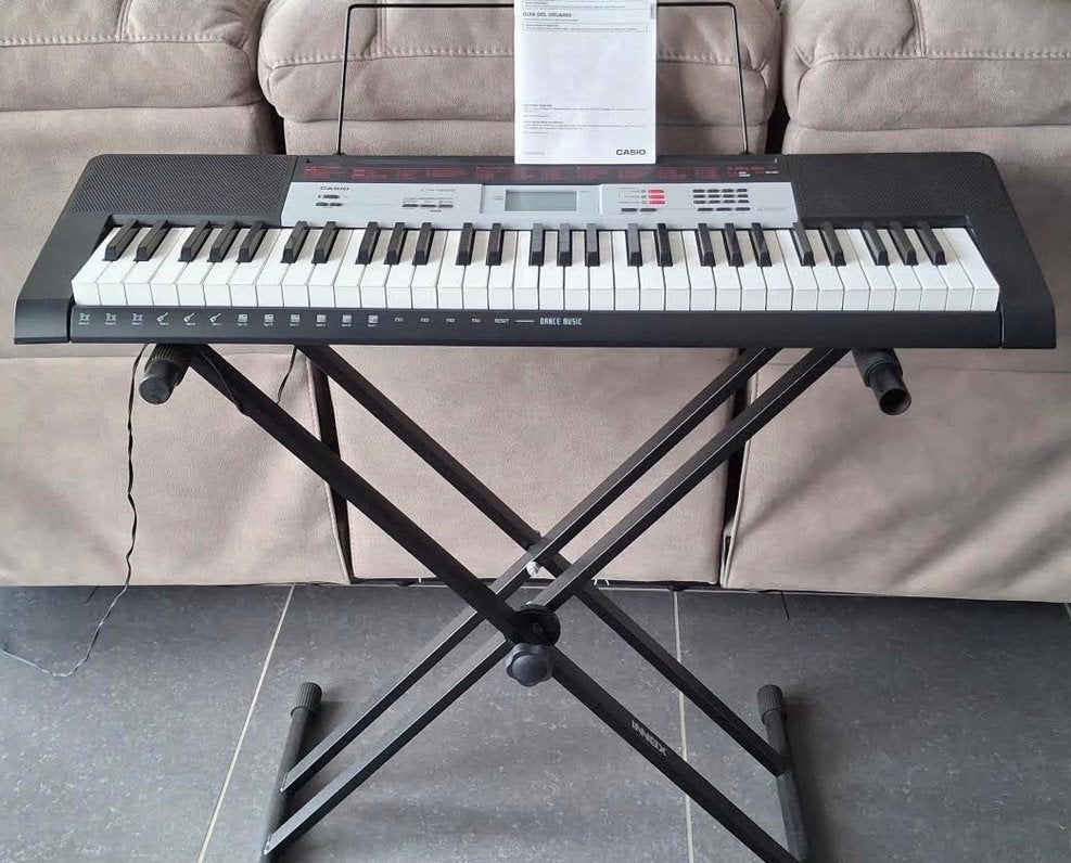 Keyboard CASIO CTK - 1500, Muziek en Instrumenten, Casio, 61 toetsen, Ophalen of Verzenden, Zo goed als nieuw