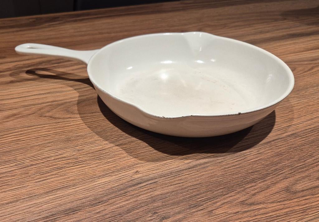 Le Creuset pan n22, 22cm diameter, Huis en Inrichting, Ophalen, Gebruikt, Gietijzer, Koekenpan of Braadpan