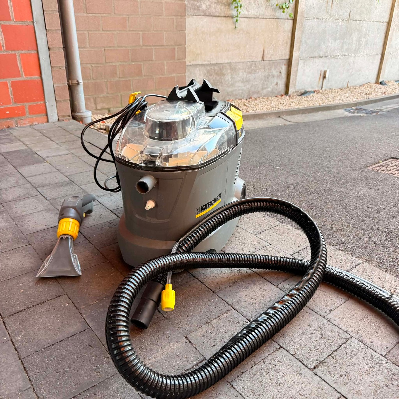 Karcher puzzi 8/1C, Doe-het-zelf en Bouw, Reinigingsmachines, Ophalen, Gebruikt