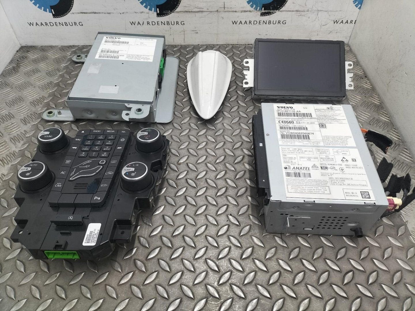 VOLVO V40 MK2 1.5 T2 MOMENTUM  NAVIGATIE 2017, Ophalen of Verzenden, Gebruikt, ARN erkend