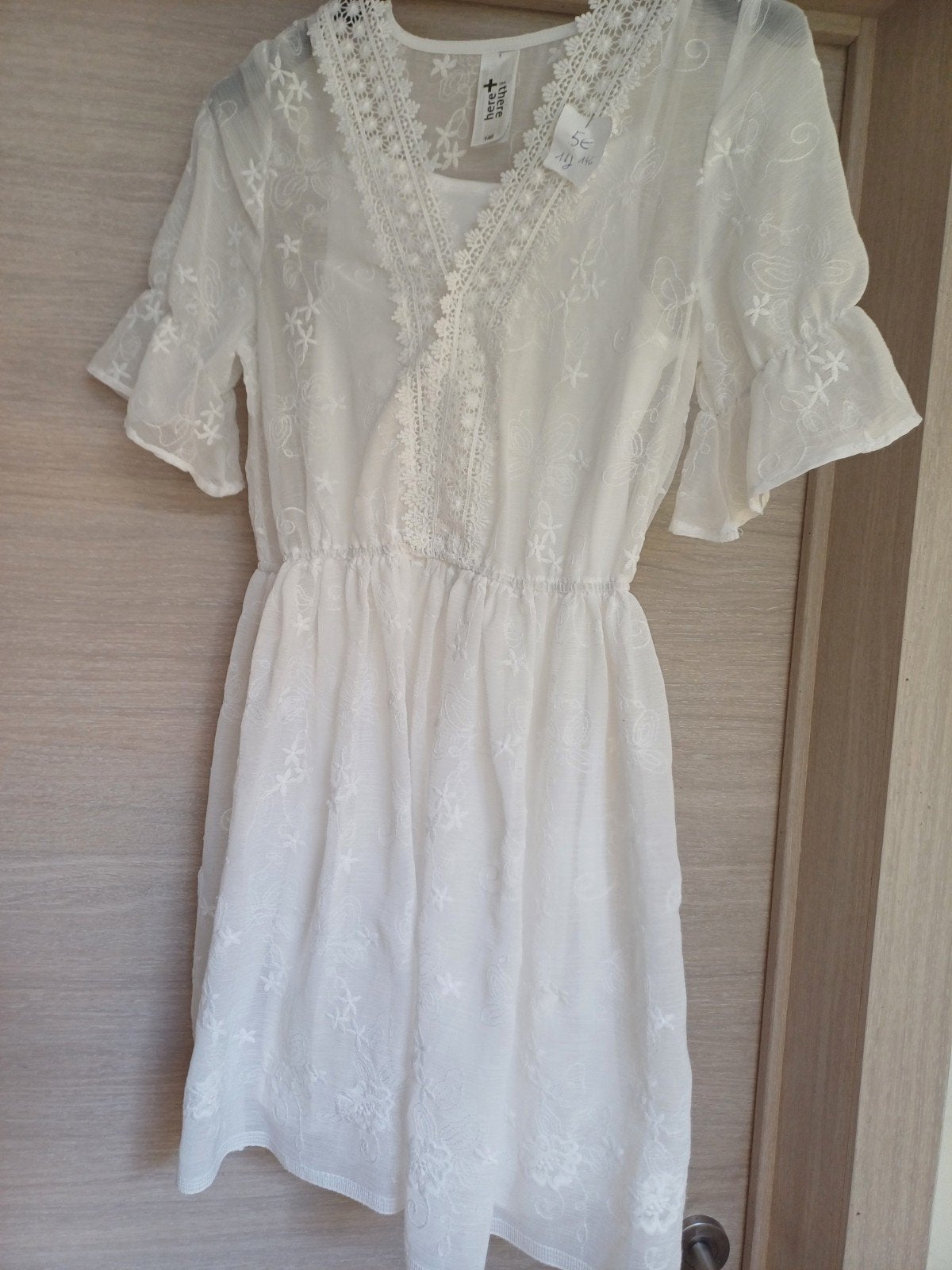 Robe blanche C&A T146 (11y), Enfants & Bébés, Enlèvement ou Envoi, Comme neuf, Fille, C&A
