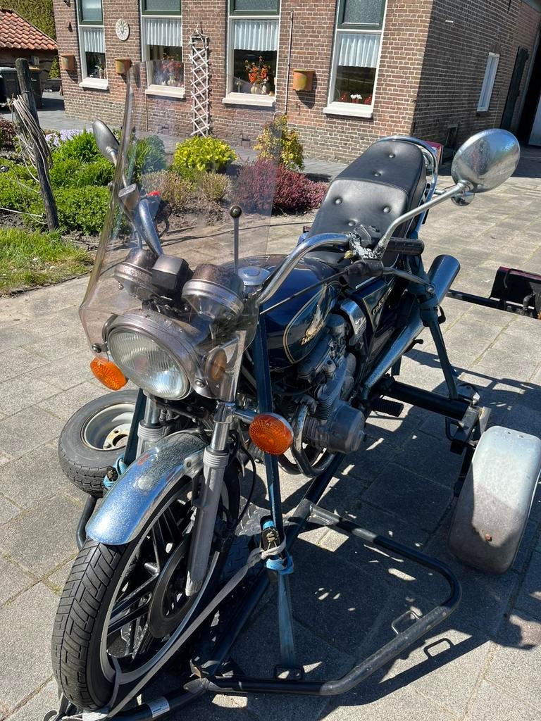 Honda CB650C, Motoren, Ophalen