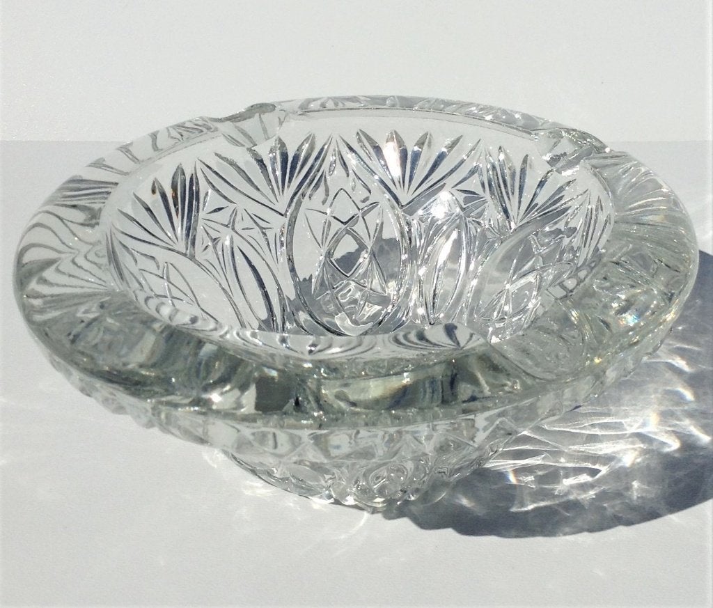 Cendrier haut rond décoratif en verre transparent découpé, Collections, Articles de fumeurs, Briquets & Boîtes d'allumettes, Enlèvement ou Envoi