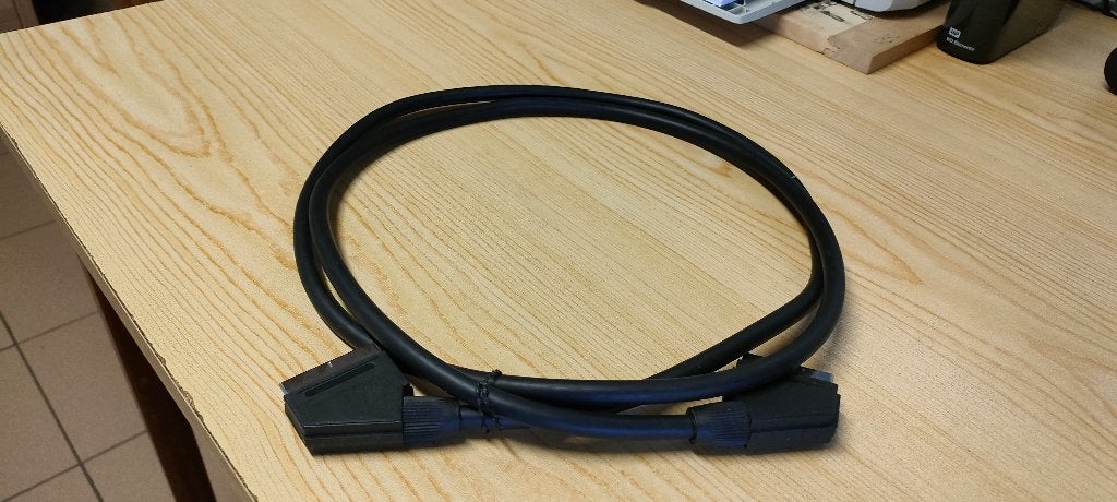 2 Scart-kabels, Ophalen, Zo goed als nieuw, 2 tot 5 meter, Scartkabel
