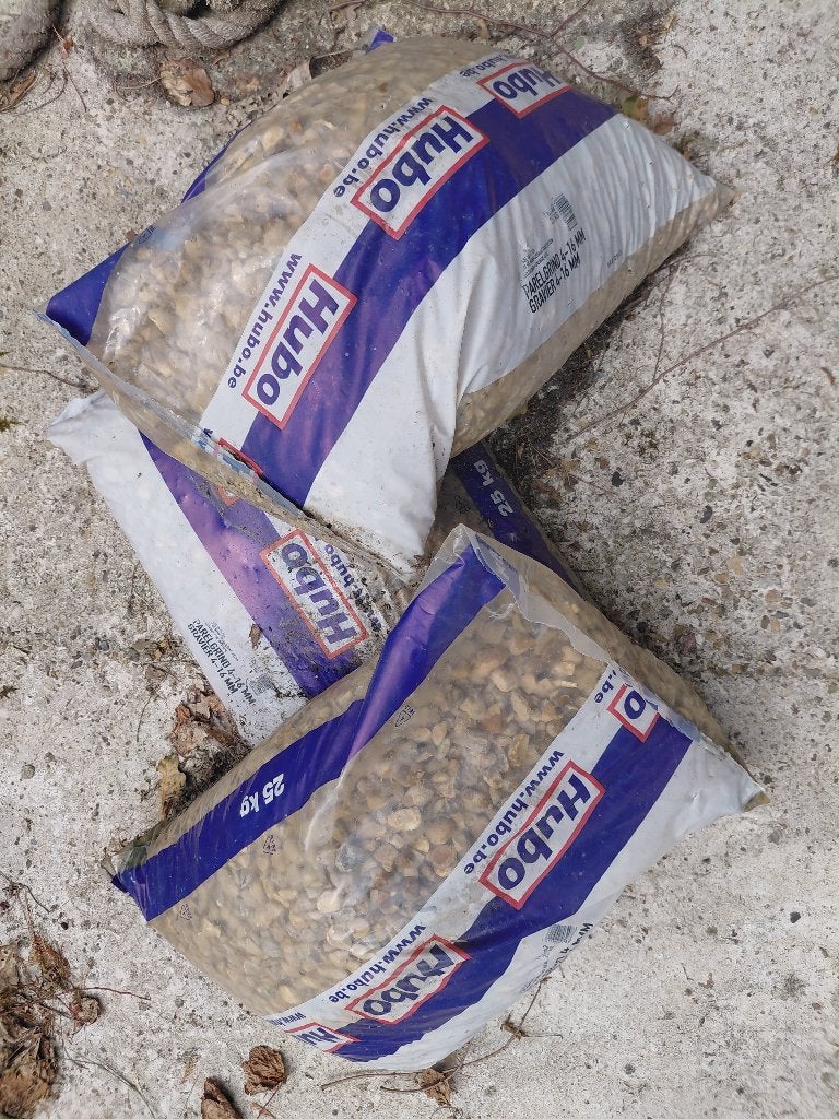 3x parelgrind (25 kg/zak), Ophalen, Zo goed als nieuw