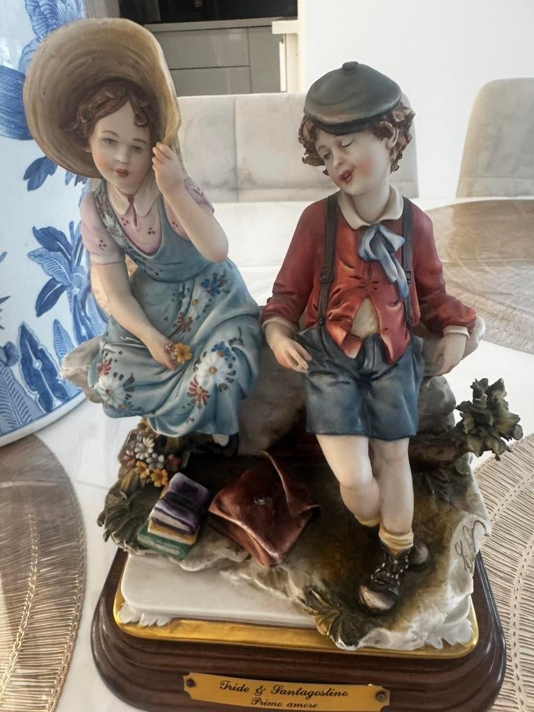 Capodimonte beeld “Primo Amore” – jongen en meisje 25 cm, Enlèvement ou Envoi