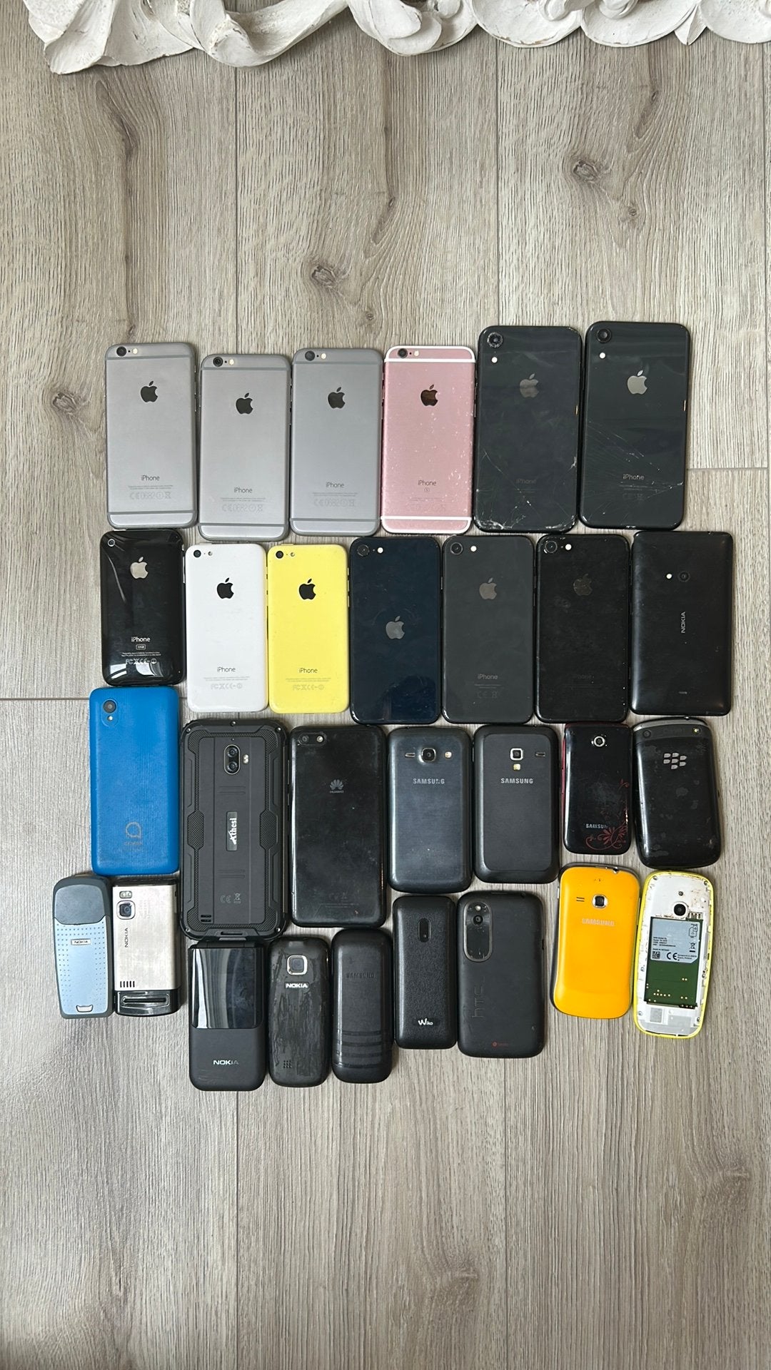 Grote lot telefoons met veel iphones en androids, Enlèvement, Comme neuf