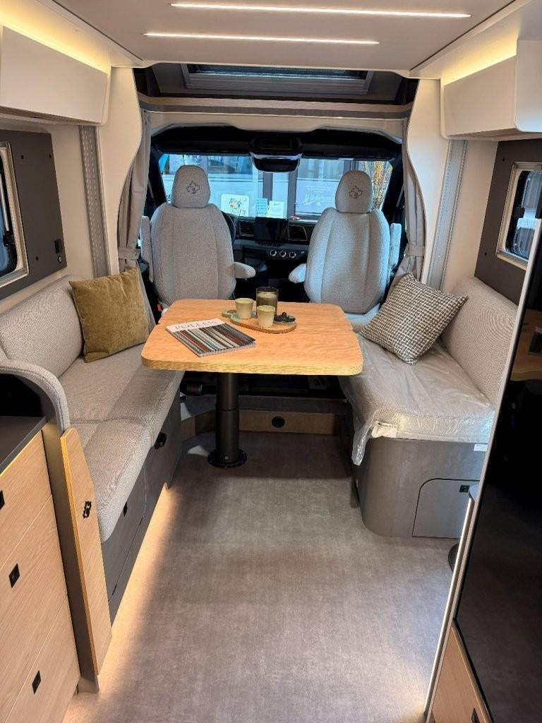 Ahorn Camp T 680 (2026) - compact ruimtewonder + hefbed, Caravanes & Camping, Camping-cars, Autres marques, 6 à 7 mètres, Marchepied électrique