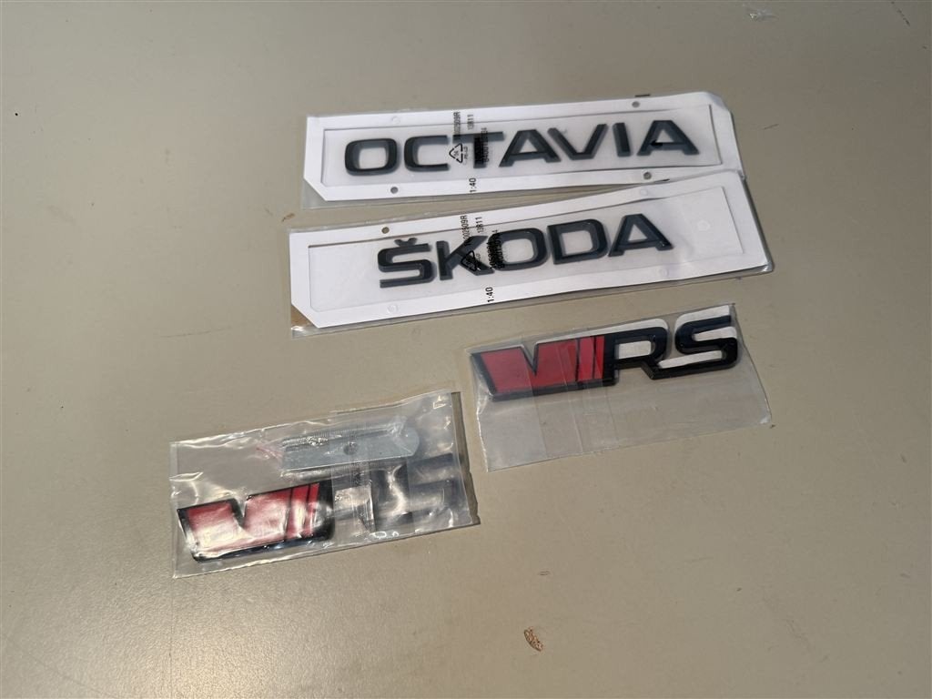Skoda octavia red vrs grille badge logo set, Ophalen of Verzenden, Nieuw