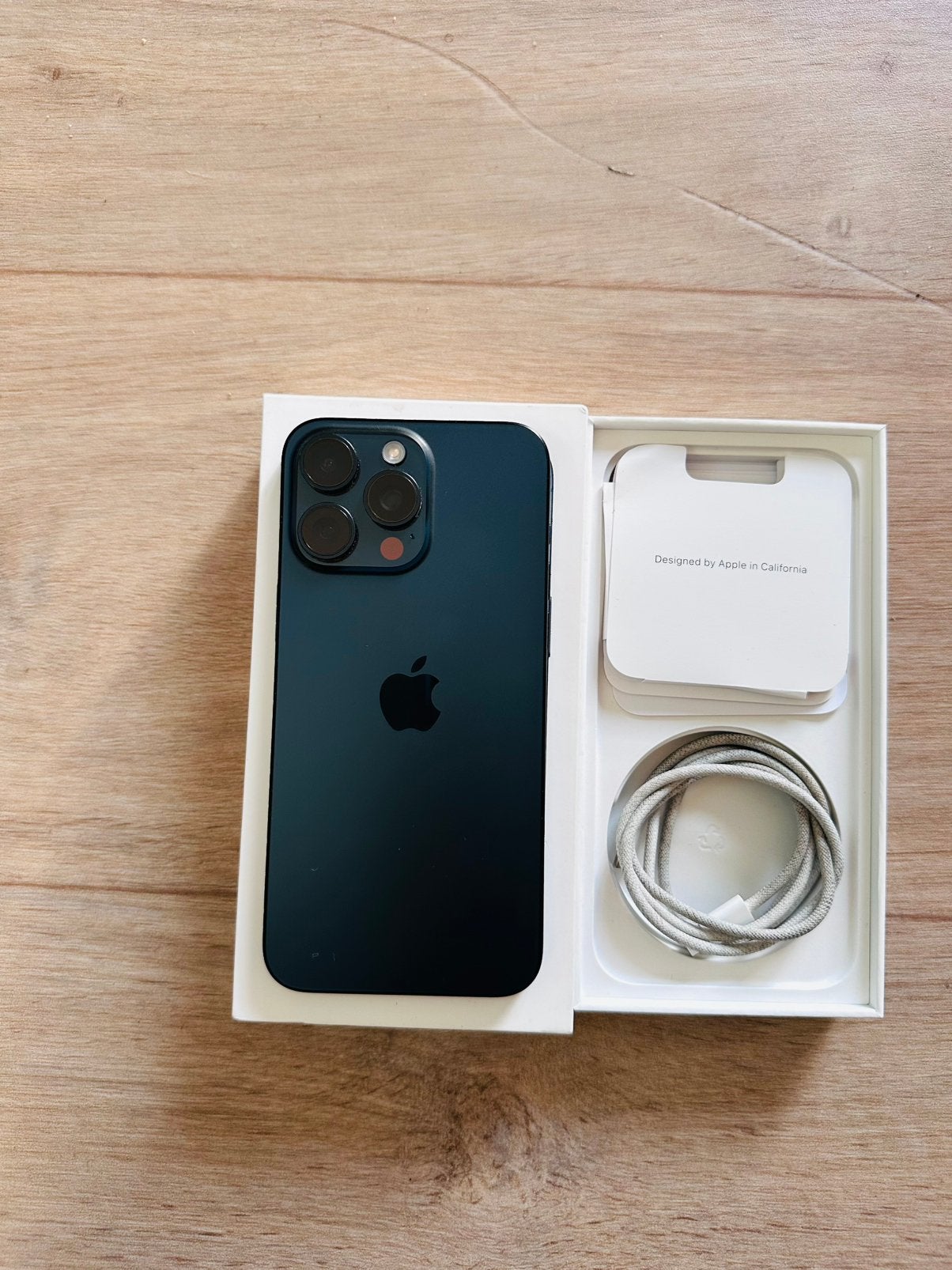 Iphone 15 pro max capacité 256G numero 0465640520, Télécoms, Téléphonie mobile | Apple iPhone, 256 GB, 86 %, IPhone 15 Pro Max