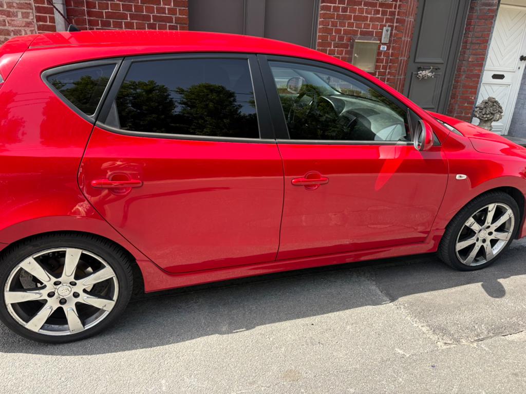 Hyundai i30 te koop, Auto's, Hyundai, Voorwielaandrijving, Euro 5, Zwart, 1396 cc