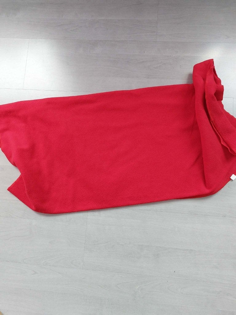 Fleece deken rood 150x95, Huis en Inrichting, Woonaccessoires | Plaids en Woondekens, Ophalen, Zo goed als nieuw, Fleece, Rood