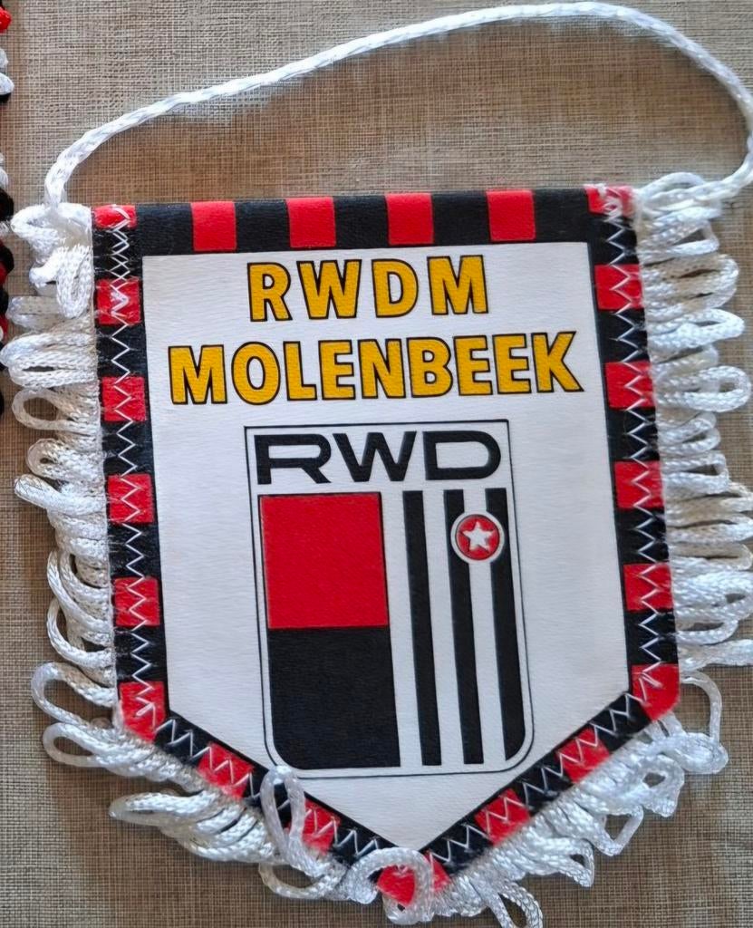 Retro wimpel ,RWDM ,RWD MOLENBEEK, Ophalen
