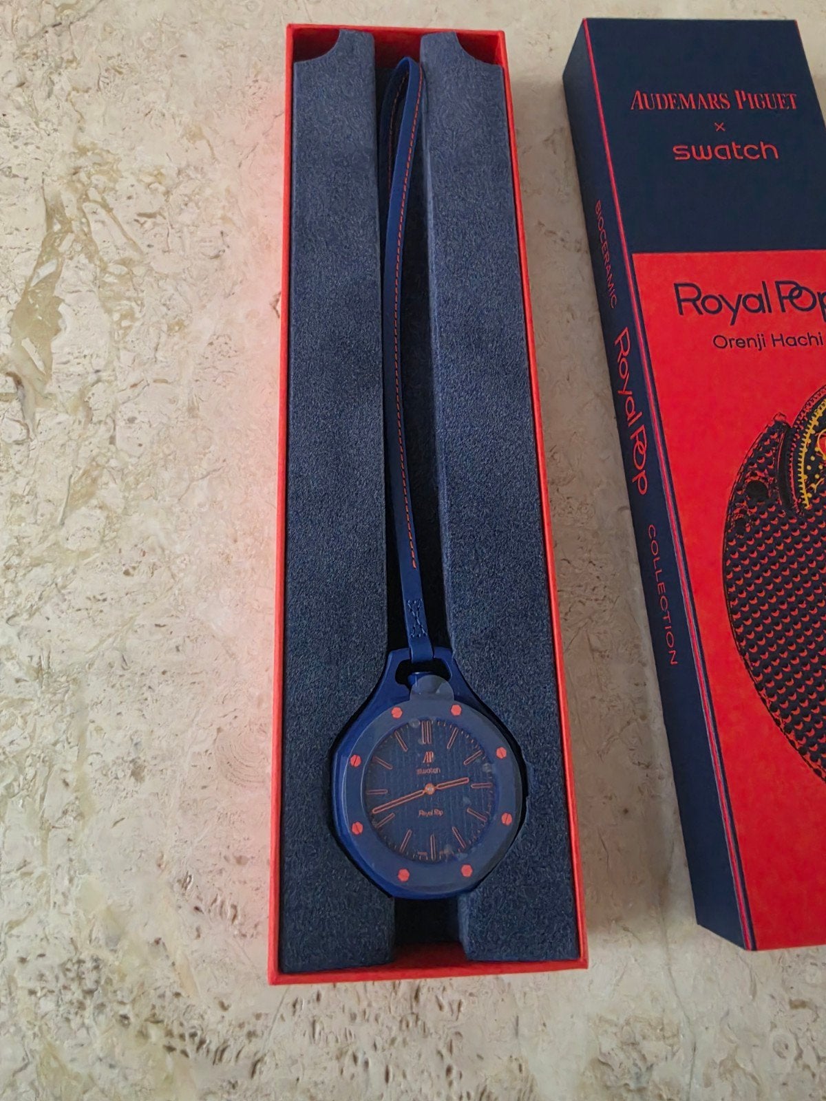 Royal pop Hachi Oranji gloednieuw met aankoopfactuur, Ophalen, Nieuw, Swatch