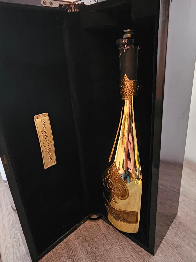 Armand De Brignac gold met kist en hoes geopend., Ophalen