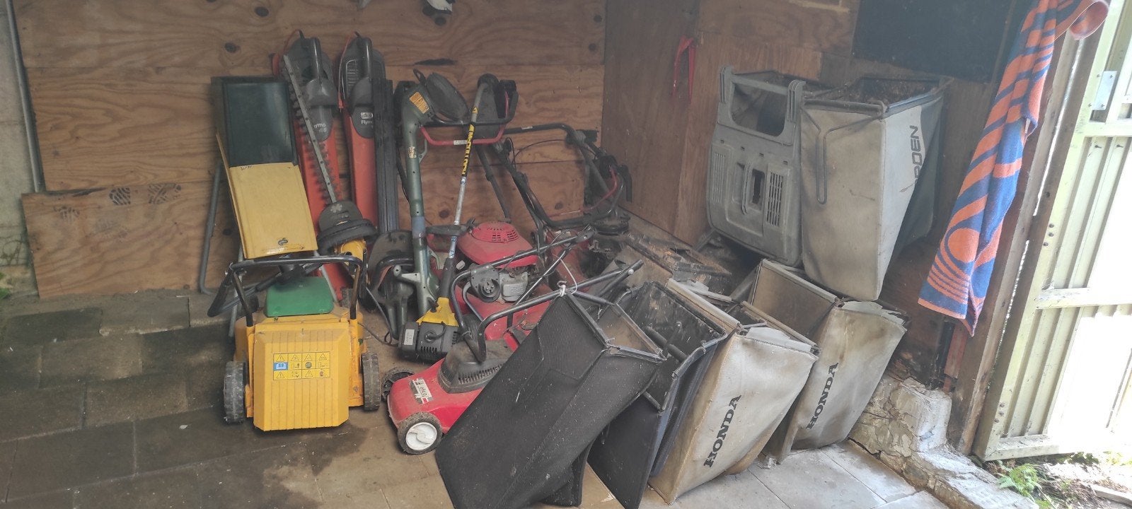 11 Outils de jardin électriques avec inspection, Honda MC c, Enlèvement
