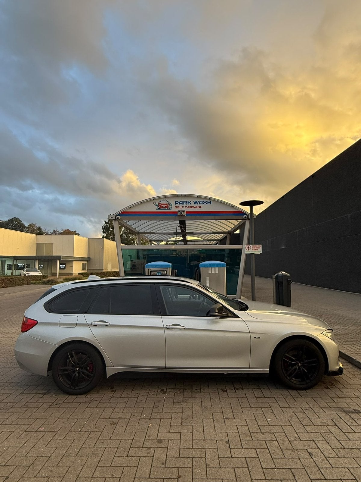 BMW F31 SPORTLINE 2013, Auto's, Achterwielaandrijving, 143 kW, Zwart, Leder