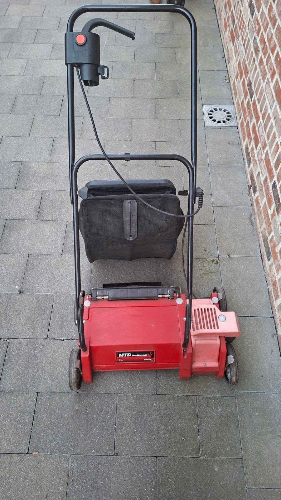 Elektrische verticuteermachine MTD, Ophalen
