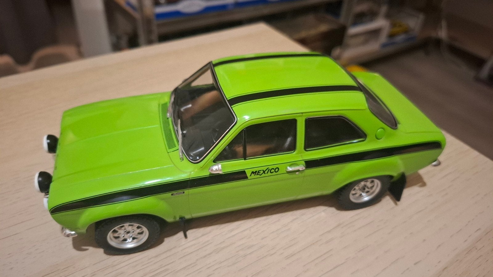 voiture miniature 1 18, Enlèvement ou Envoi, Comme neuf, Voiture, Autres marques