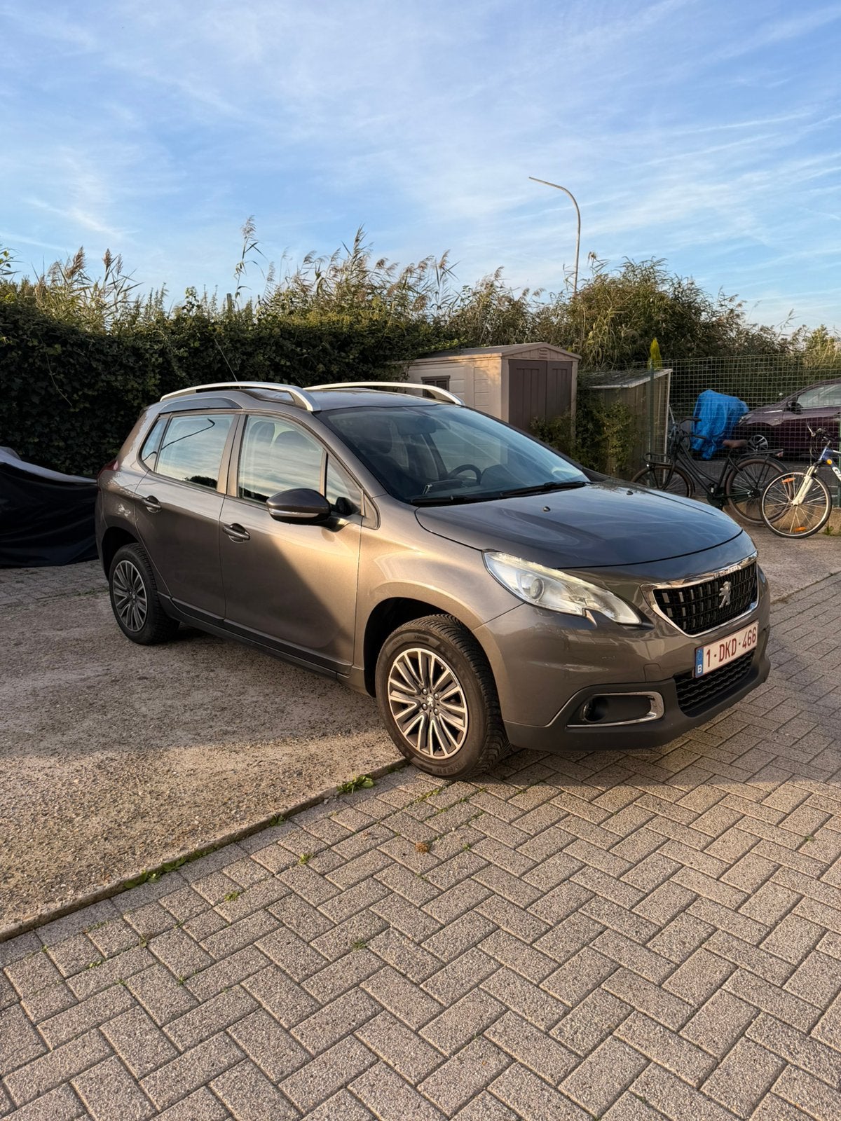 Peugeot 2008 - 1.2i - van 2017 - 126.000km - Benzine, Autos, Argent ou Gris, Achat, Euro 6, Ordinateur de bord