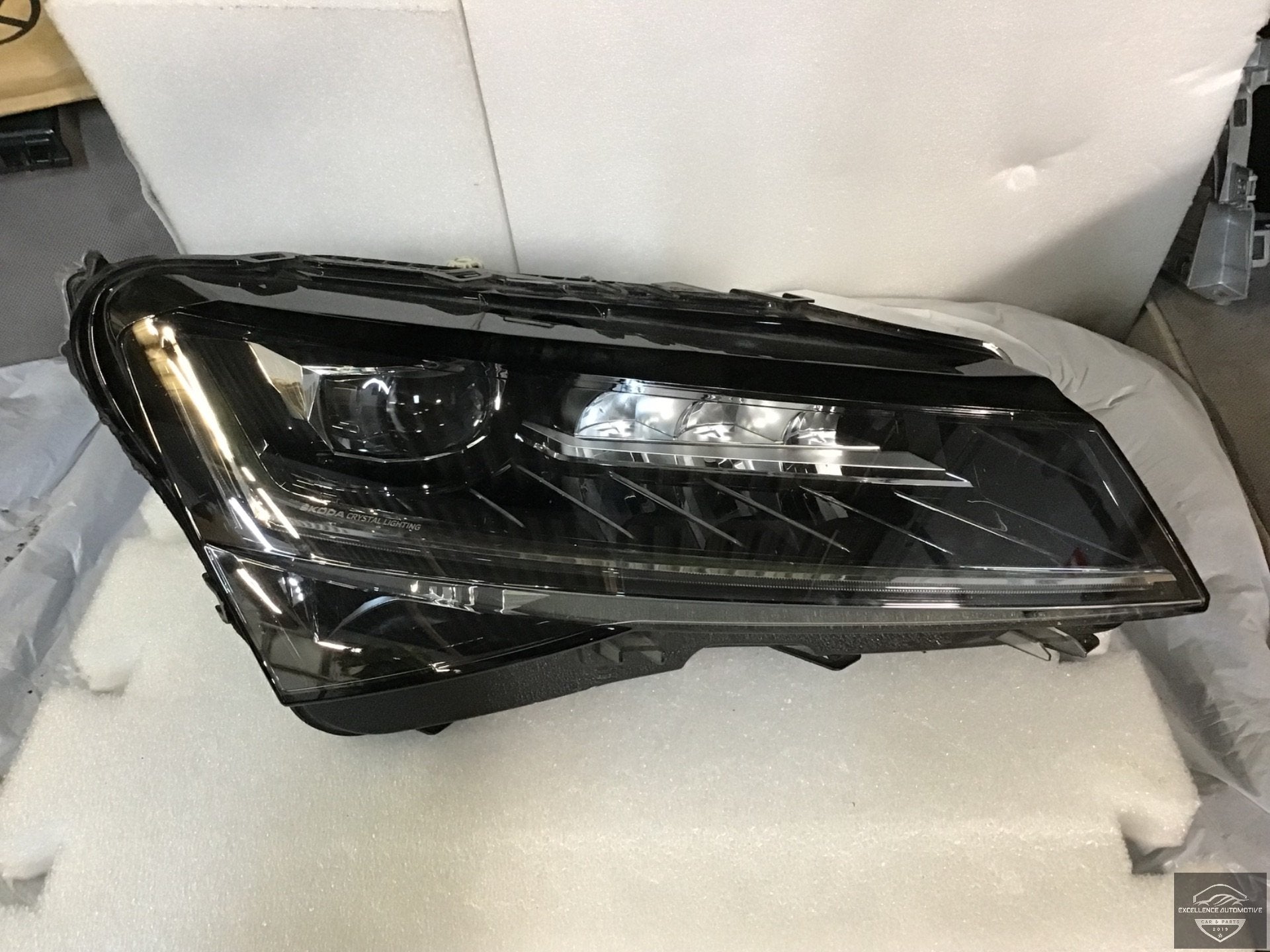 Skoda Superb 3V Facelift 19-24 LED Koplamp Rechts 3V1941016D, Tr. Vaclava Klementa 869
293 01  Mlada Boleslav, CZ, Skoda, Skoda Auto a.s.