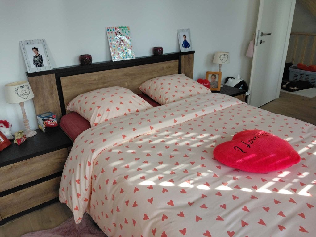 Slaapkamer Bed 140cm + Kleerkast en Vitrinekast, Maison & Meubles, Enlèvement, Comme neuf, Deux personnes, Modern