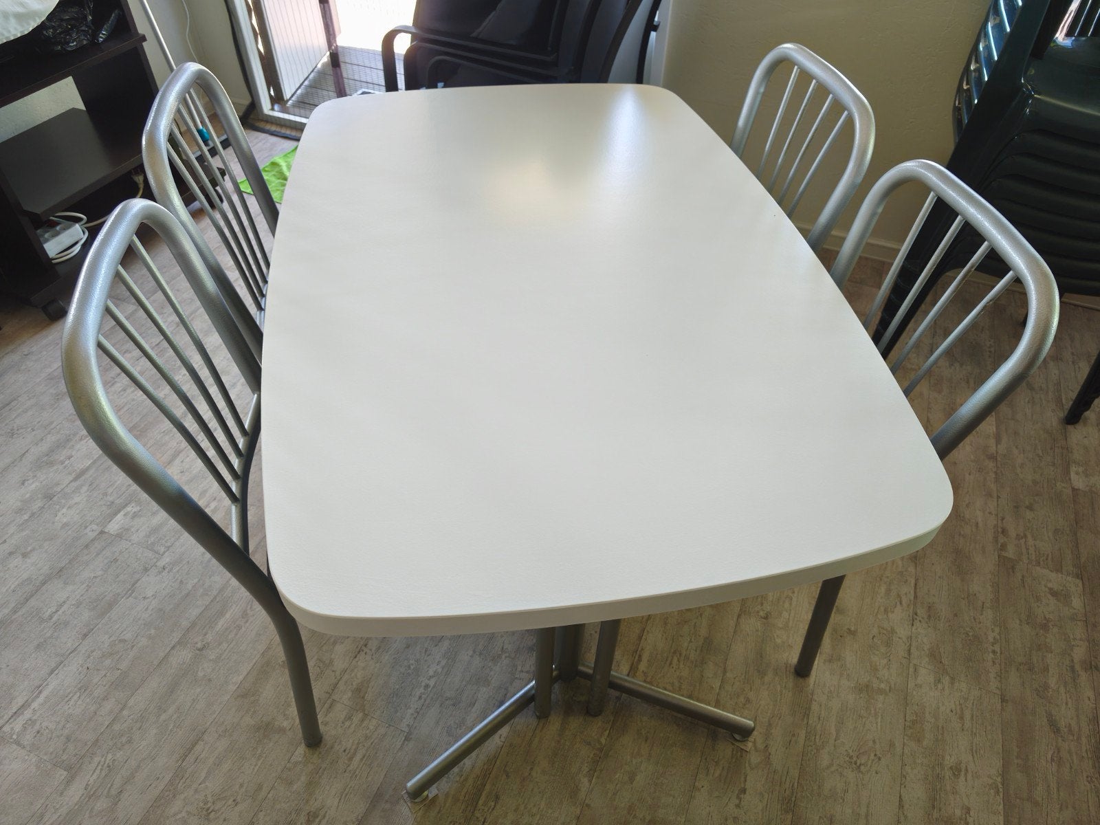Tafel + 4 stoelen, Ophalen, Kunststof, Gebruikt, 100 tot 150 cm