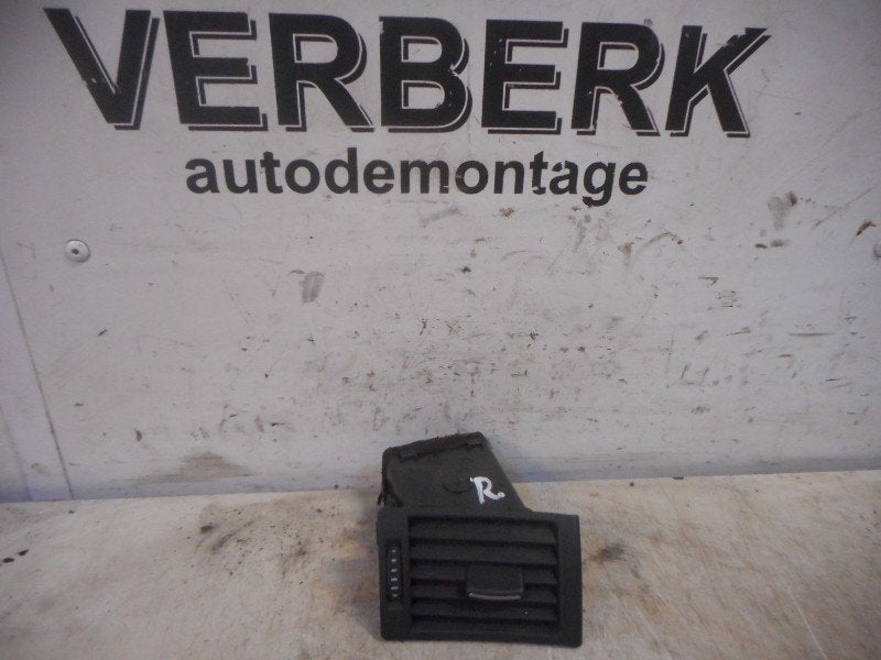 AERATEUR TABLEAU DE BORD DROIT Audi A4 (B6), Auto-Union-Straße  1,
85057  Ingolstadt, DE, Info@audi.de, Audi, Utilisé