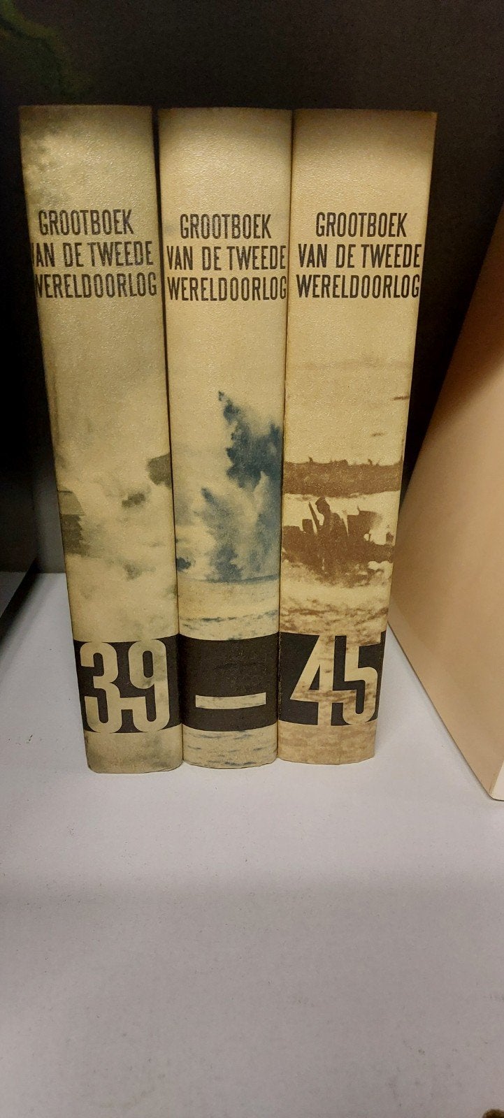 Grootboek van WO II, 1939 - 1945, 3 delen voor 60 €, Livres, Enlèvement