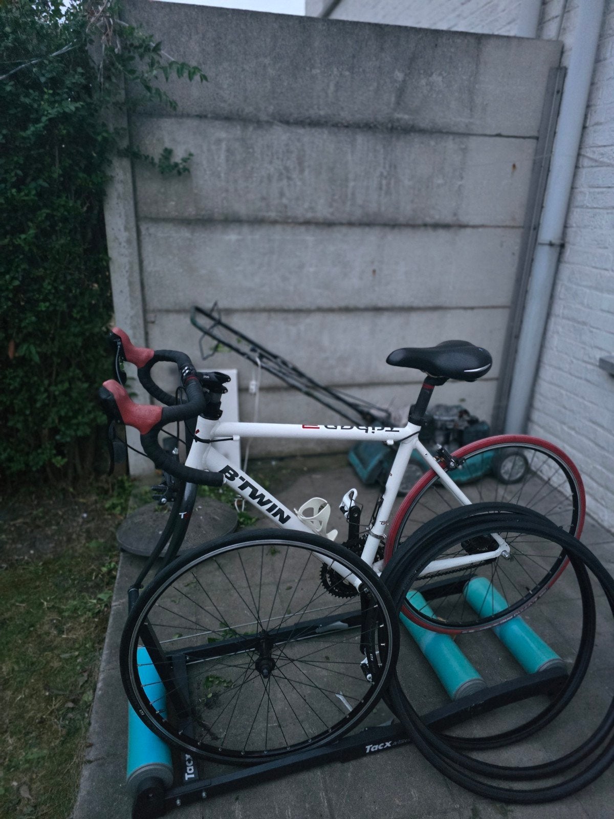 B'Twin Triban 540 – Instapklare koersfiets, Fietsen en Brommers, Fietsen | Racefietsen, Ophalen