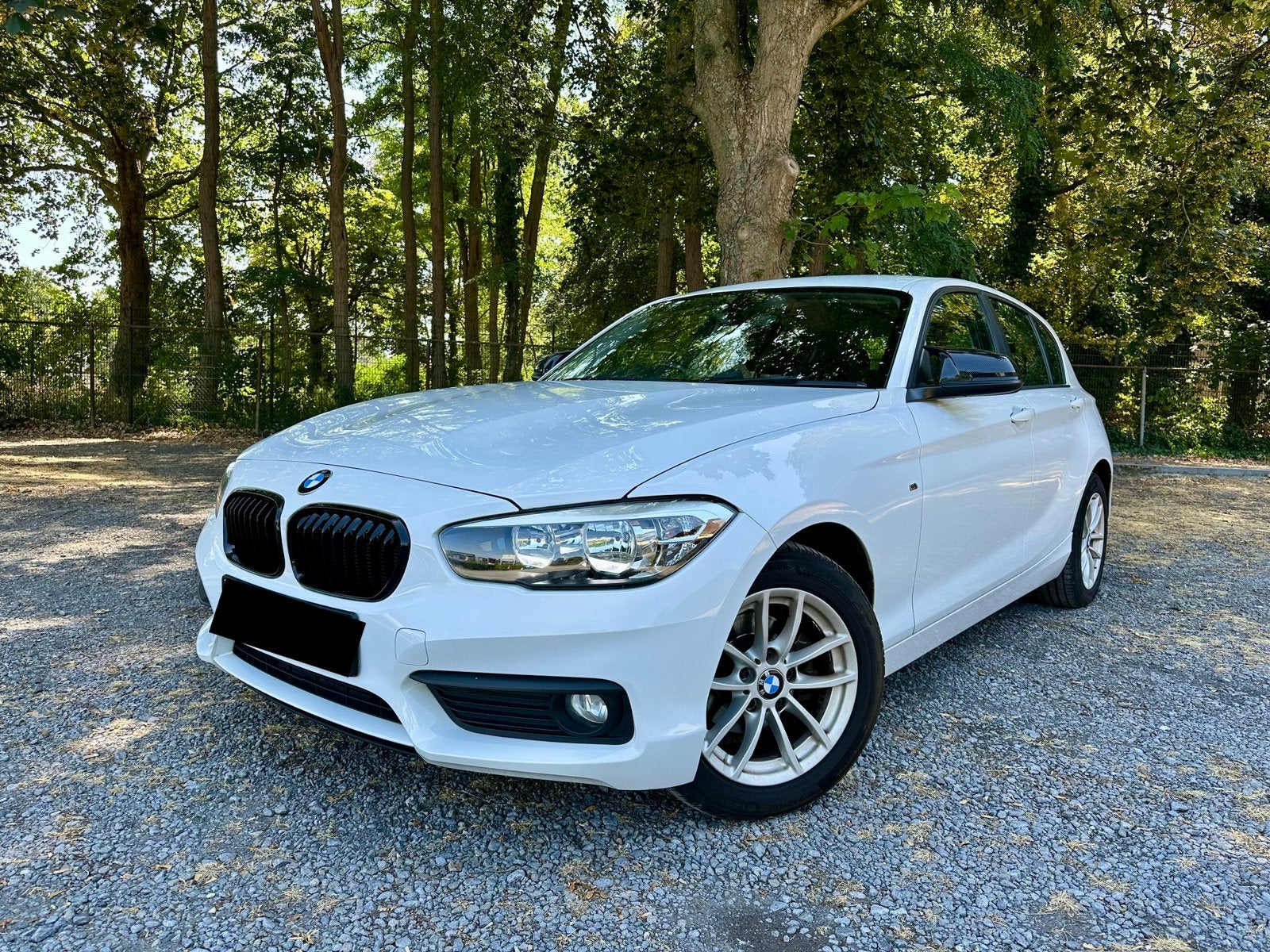 BMW 116i essence/GPS/chauffage des sièges/Euro 6, Autos, Achat, Euro 6, Boîte manuelle, Noir