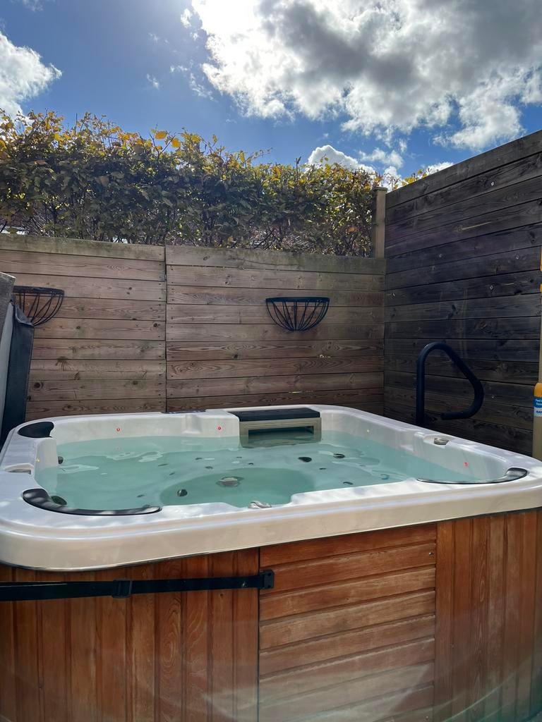 Jacuzzi 5 personen, Tuin en Terras, Ophalen, Gebruikt, Trap, Vast