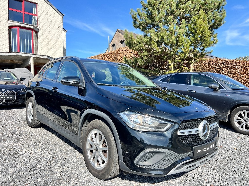 Mercedes GLA180d 2.0d Camera GPS Carnet Airco GARANTIE 1J, 4 cilinders, https://public.car-pass.be/vhr/77f1ea27-b7ea-437c-8dd1-4b5a0895e3b3?lang=fr