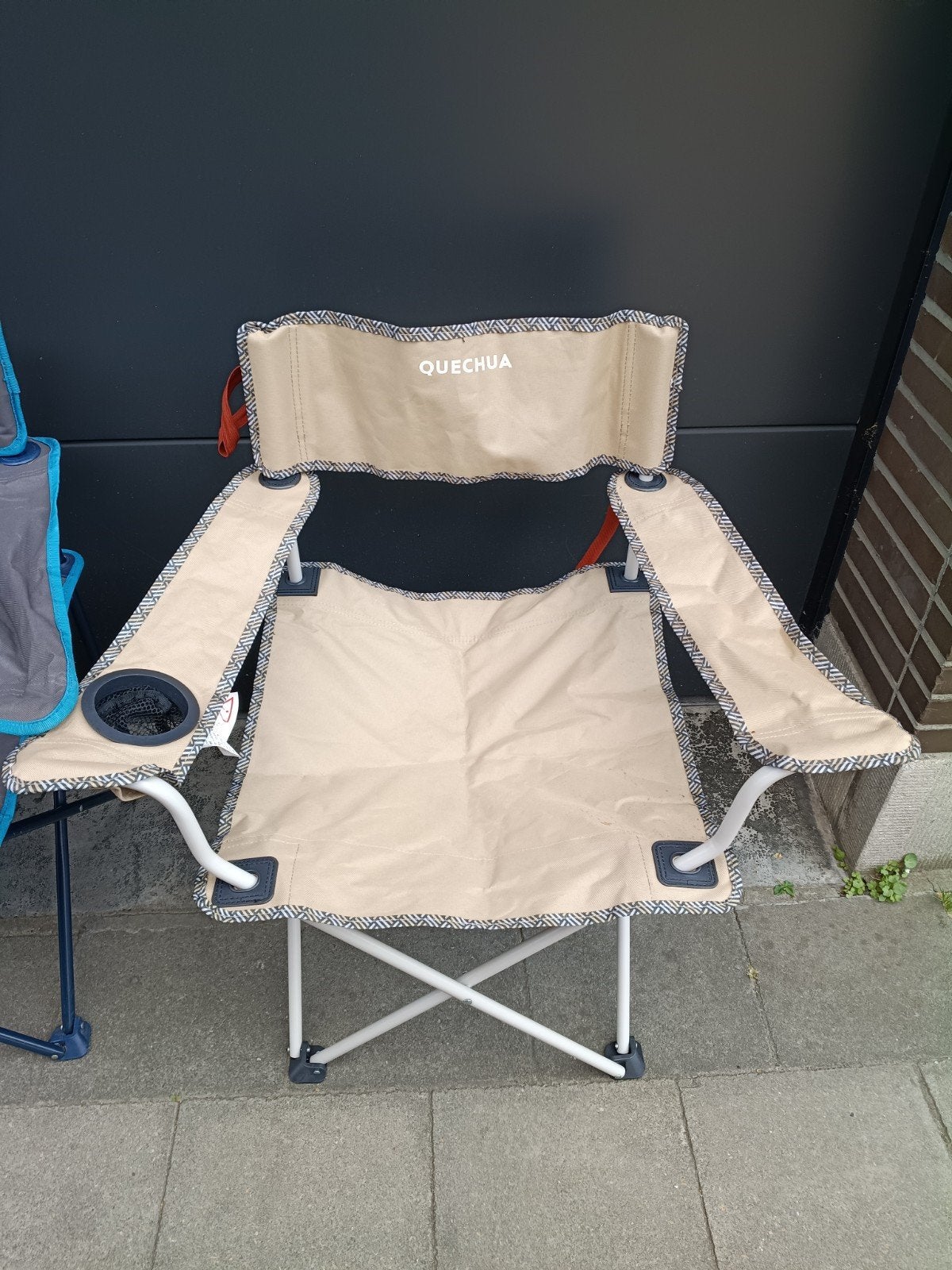 Quechua Campingstoel met armleuning €10/stuk, Caravanes & Camping, Meubles de camping, Enlèvement