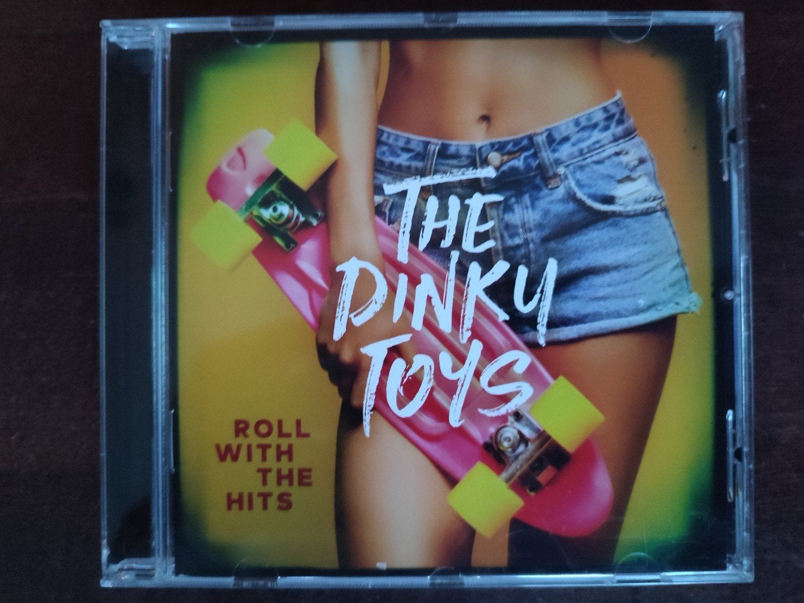 CD : THE DINKY TOYS - ROLL WITH THE HITS  (BEST OF), Ophalen of Verzenden, Zo goed als nieuw