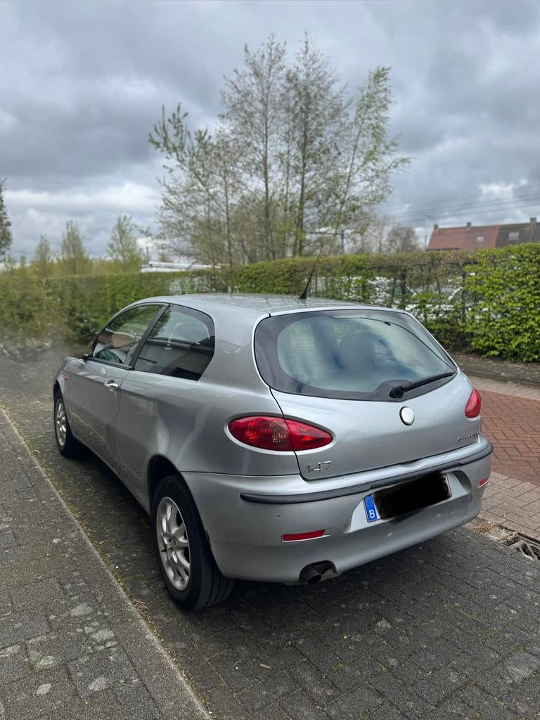Alfa Romeo 147 1.6 Twin Spark, Autos, Alfa Romeo, Argent ou Gris, Achat, Boîte manuelle, Noir
