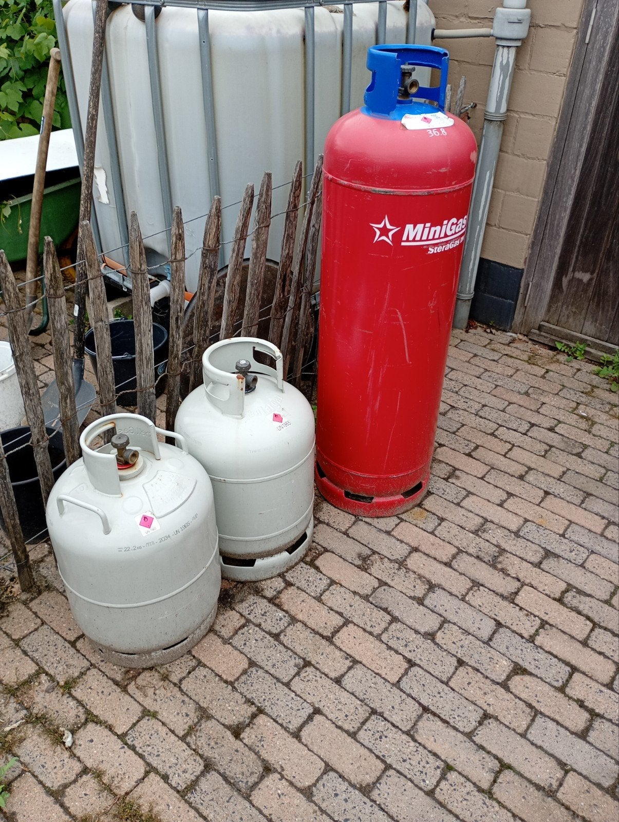 3 gasflessen, Enlèvement