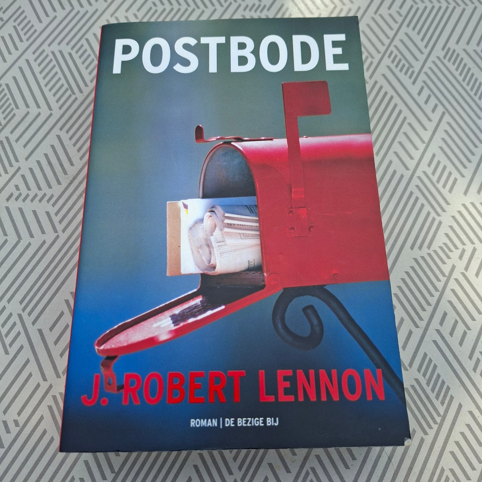 Postbode - J. Robert Lennon, Boeken, Ophalen of Verzenden, Gelezen, J. Robert Lennon, België