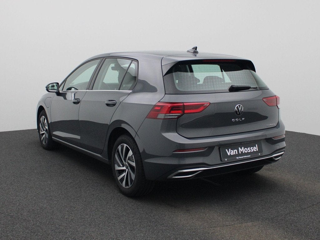 Volkswagen Golf VIII 1.4 eHybrid Life DSG CAM | NAV | LED |, Auto's, Stof, Gebruikt, Zwart, 4 cilinders