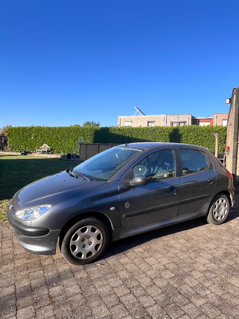 Peugeot 206 grijs (2008) (67.505km), Autos, Peugeot, Particulier, Airbags, Bluetooth, Réception radio numérique, Vitres électriques