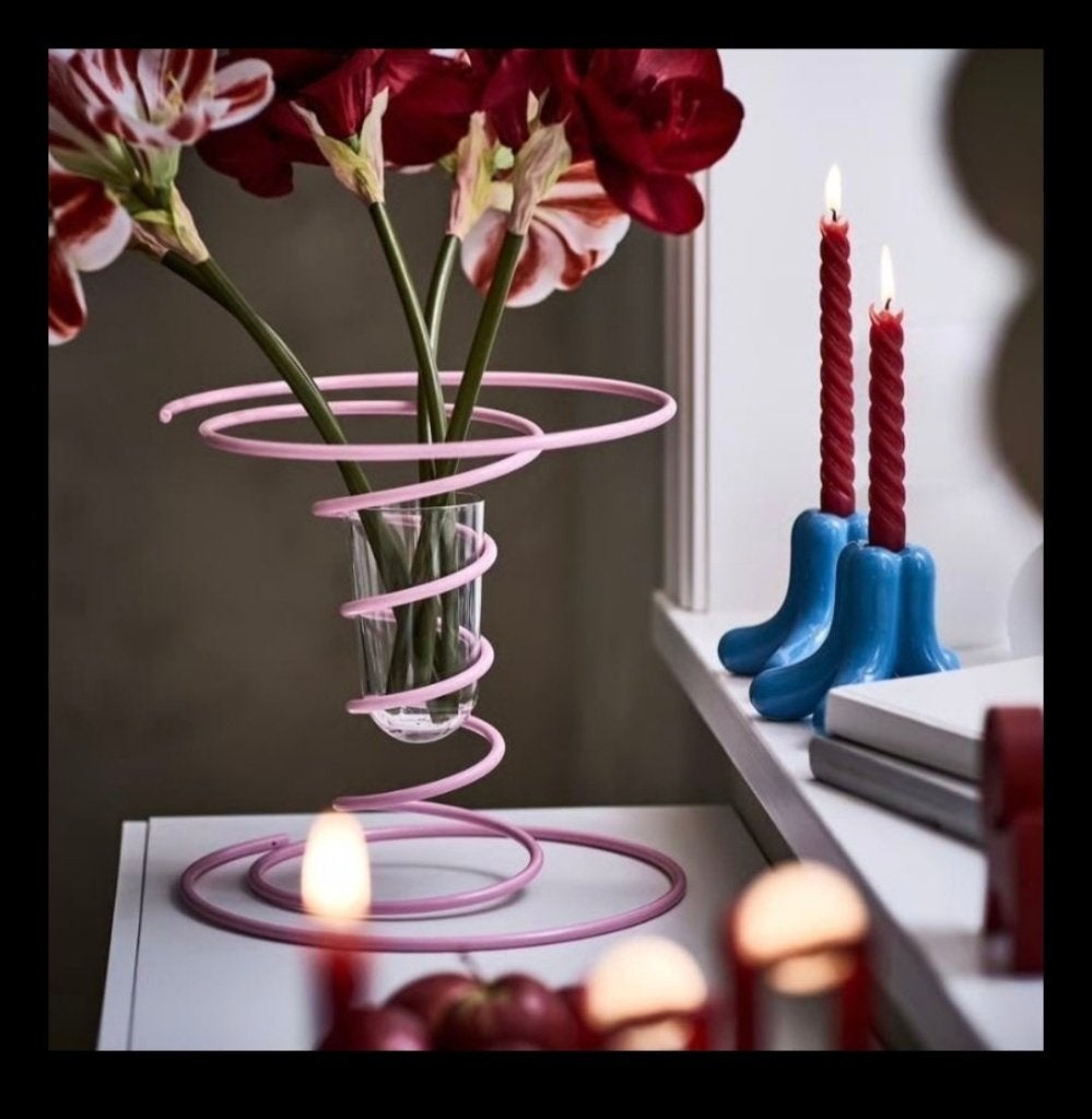 Vase à spirale IKEA x Gustaf Westman — NEUF DANS SA BOÎTE, Neuf, Rose, Métal, Enlèvement ou Envoi